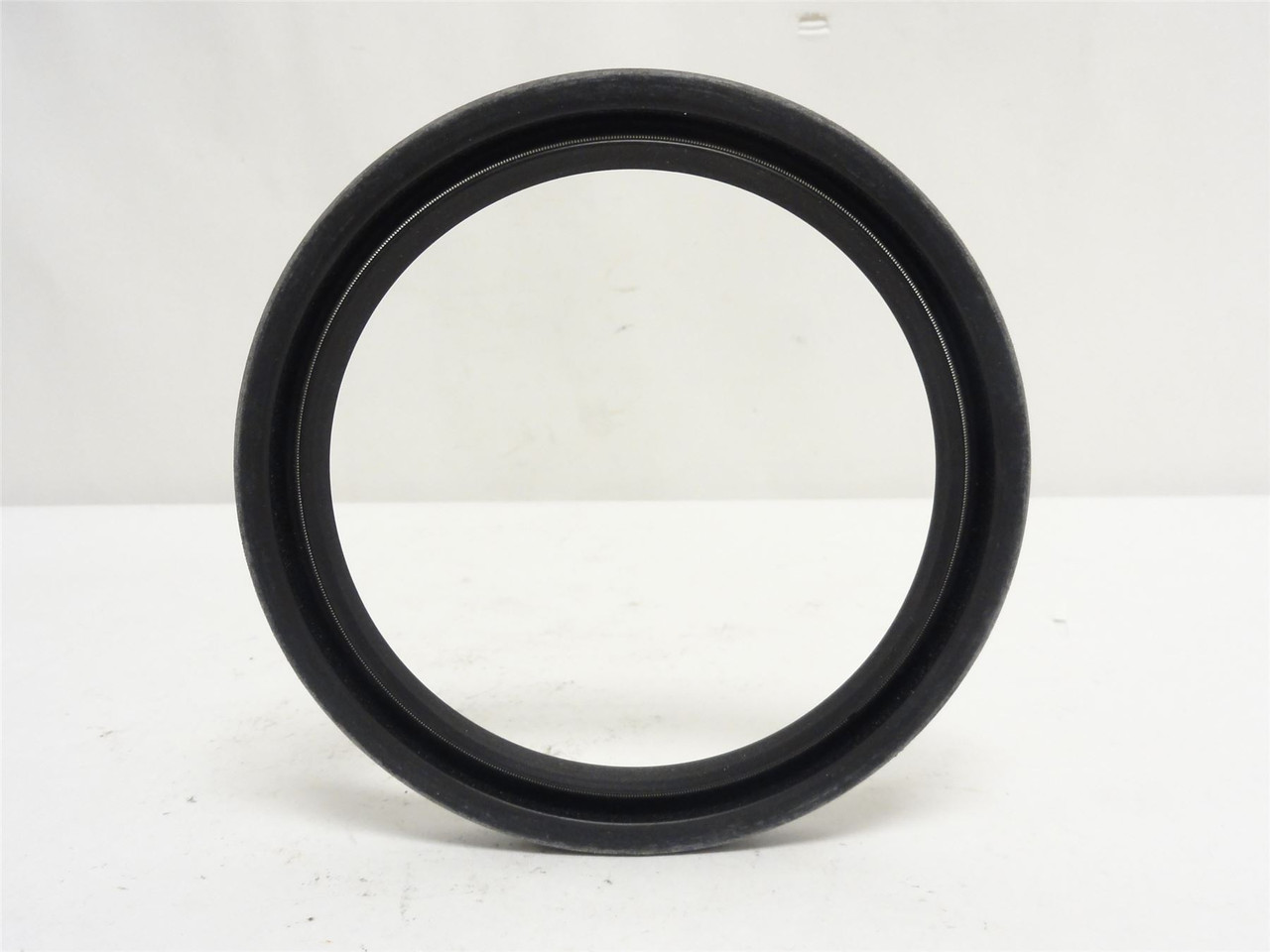 Parker  11832 H1L5; Oil Seal 4-1/2"ID x 5-5/8"OD x 9/16" Wide