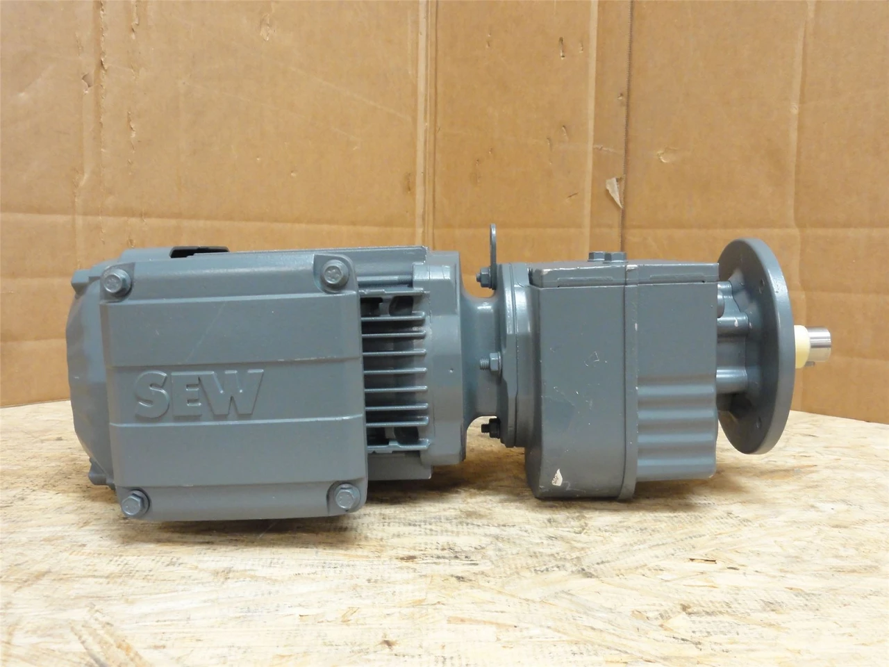 SEW RF17DRN71M4/DH; AC Gearmotor; 8.63:1 Ratio; 1/2HP; 240V