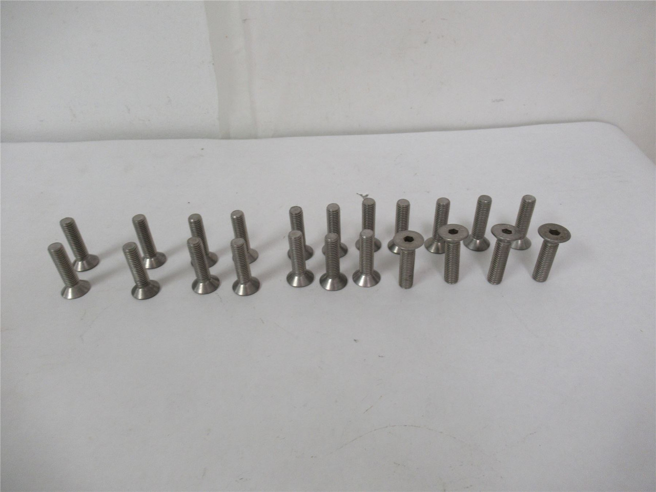 mfg A2-70 ; Lot-22 Flathead Machine Screw M10x40