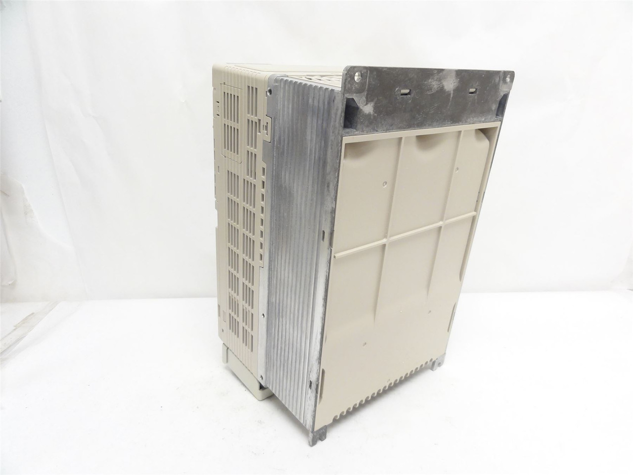Yaskawa CIMR-VU2A0069FAA; AC Drive 25HP 240VAC In