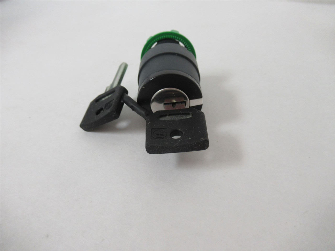 Schneider ZB5AG6; Selector Switch w/Keys  22mm 2 Position