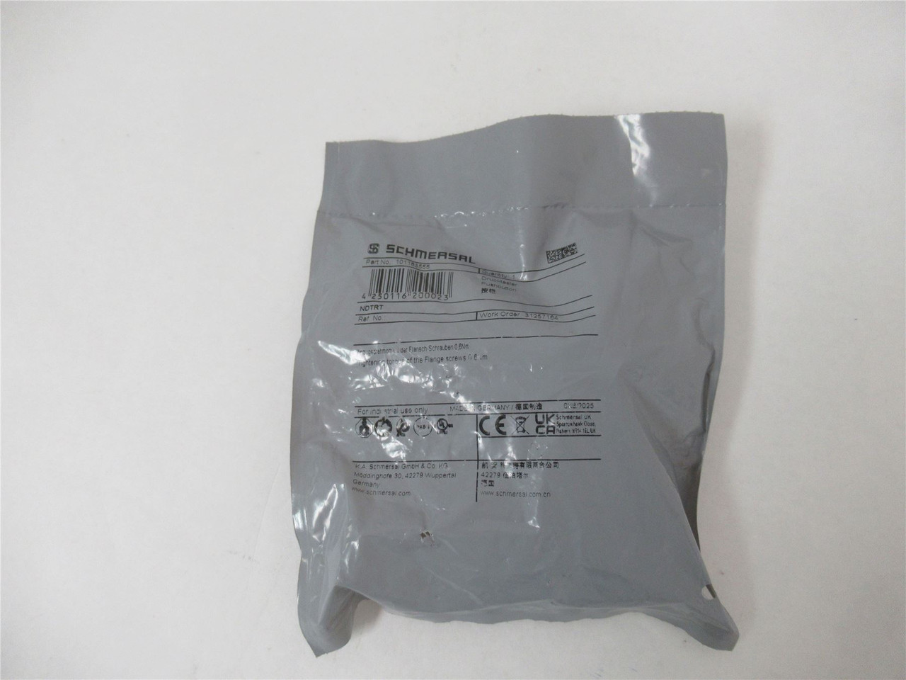 Schmersal NDTRT; Pushbutton 22 mm Red Momentary PN101163555