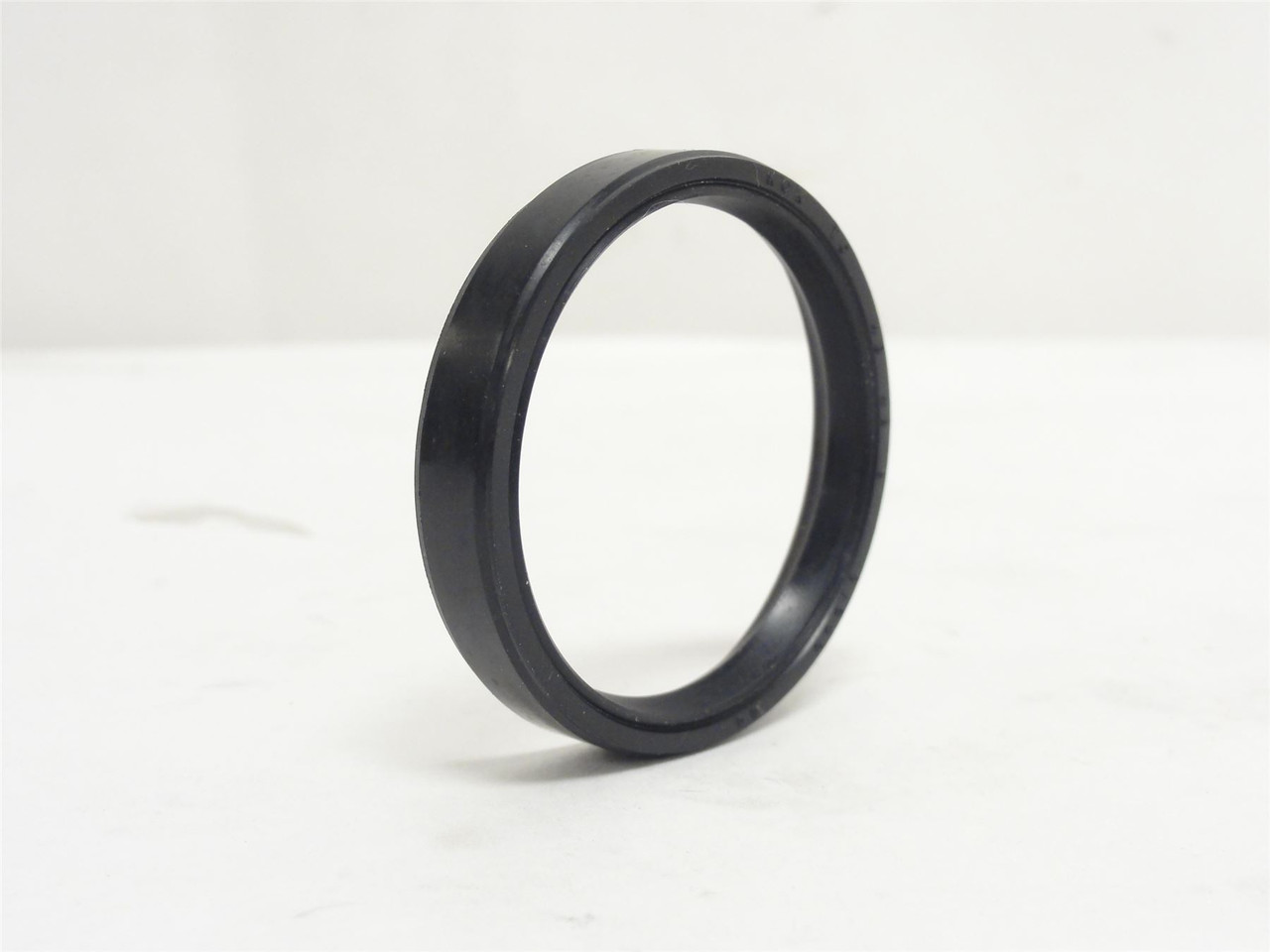 TCM 40X52X8-R2LS32-S; Oil Seal; 40mmID x 46mmOD x 8mm Width