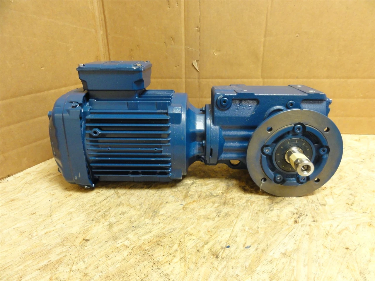 SEW KF37DRN90S4/DH; Gearmotor; 8:1 Ratio; 1-1/2HP; 380-400VAC