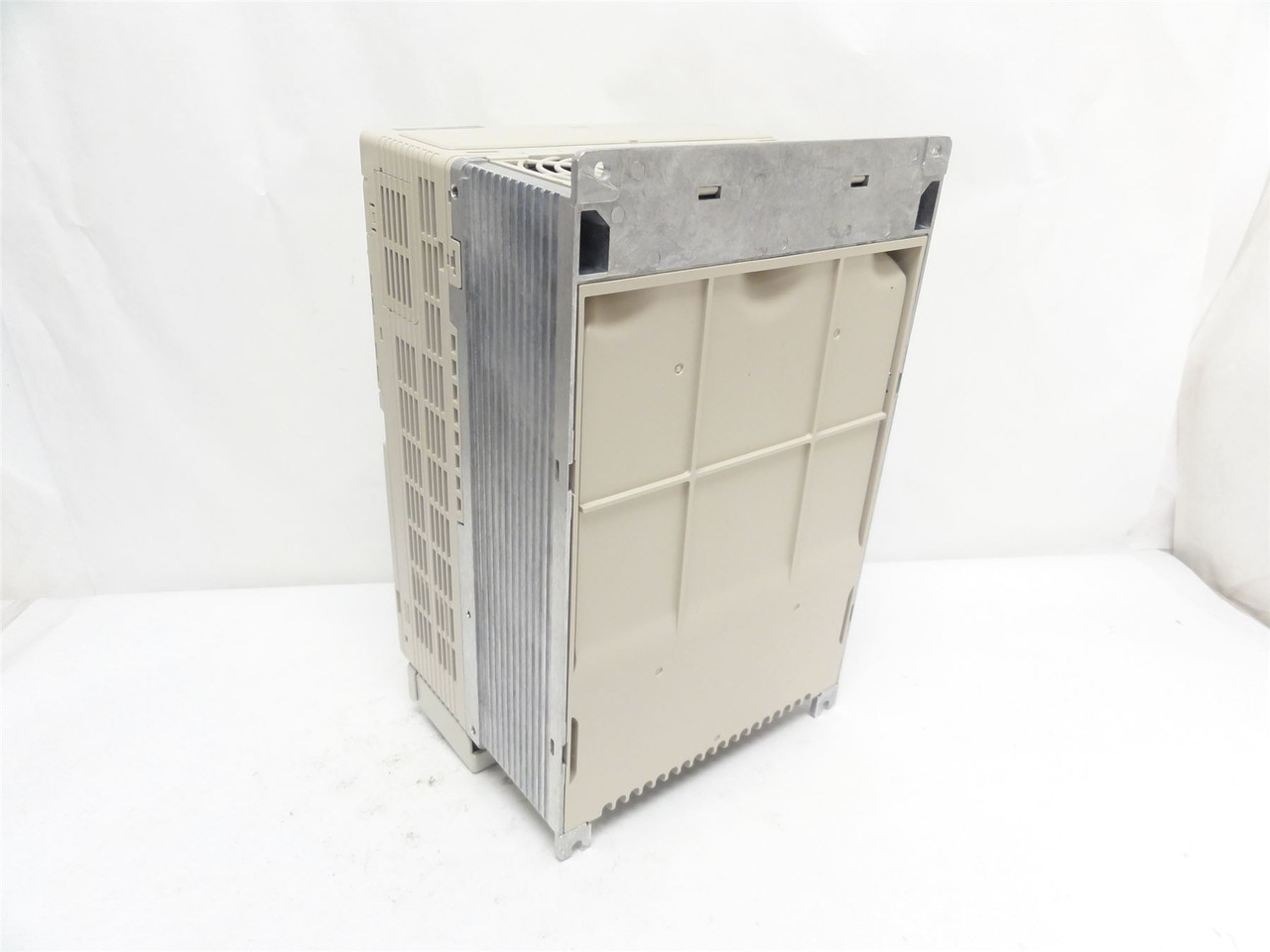 Yaskawa CIMR-VU2A0069FAA; AC Drive 25HP 240VAC In