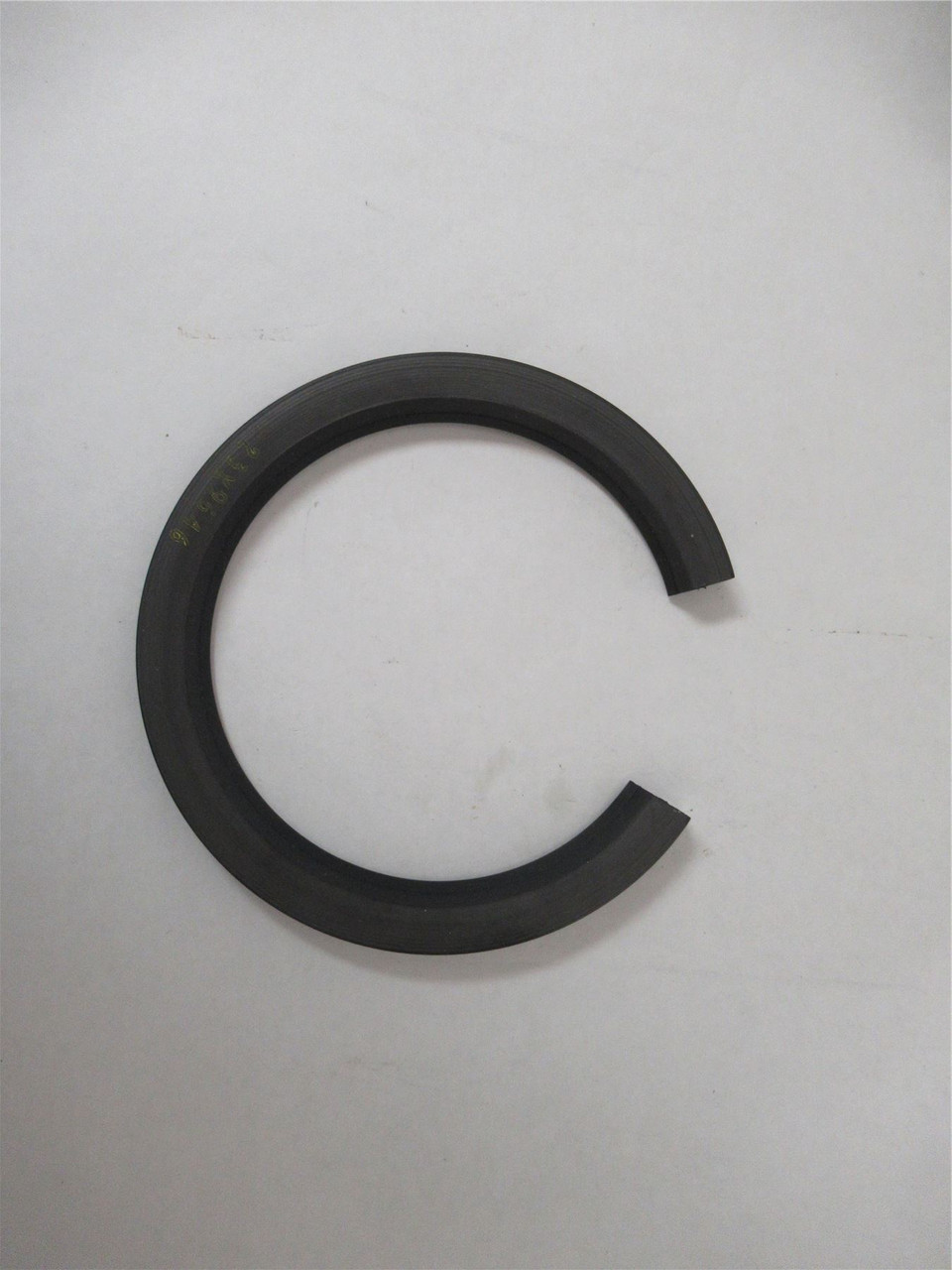 Garlock 25003-9646; Oil Seal Split 3.938" Shaft Dia 5.063"OD
