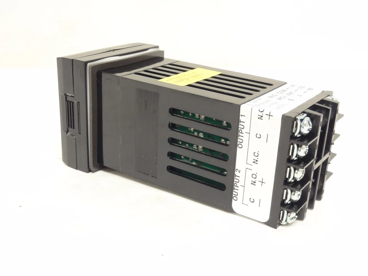 Pacmac 16C-T-S-B-00-CY-HO; Temp/Process Controller 100-250VAC