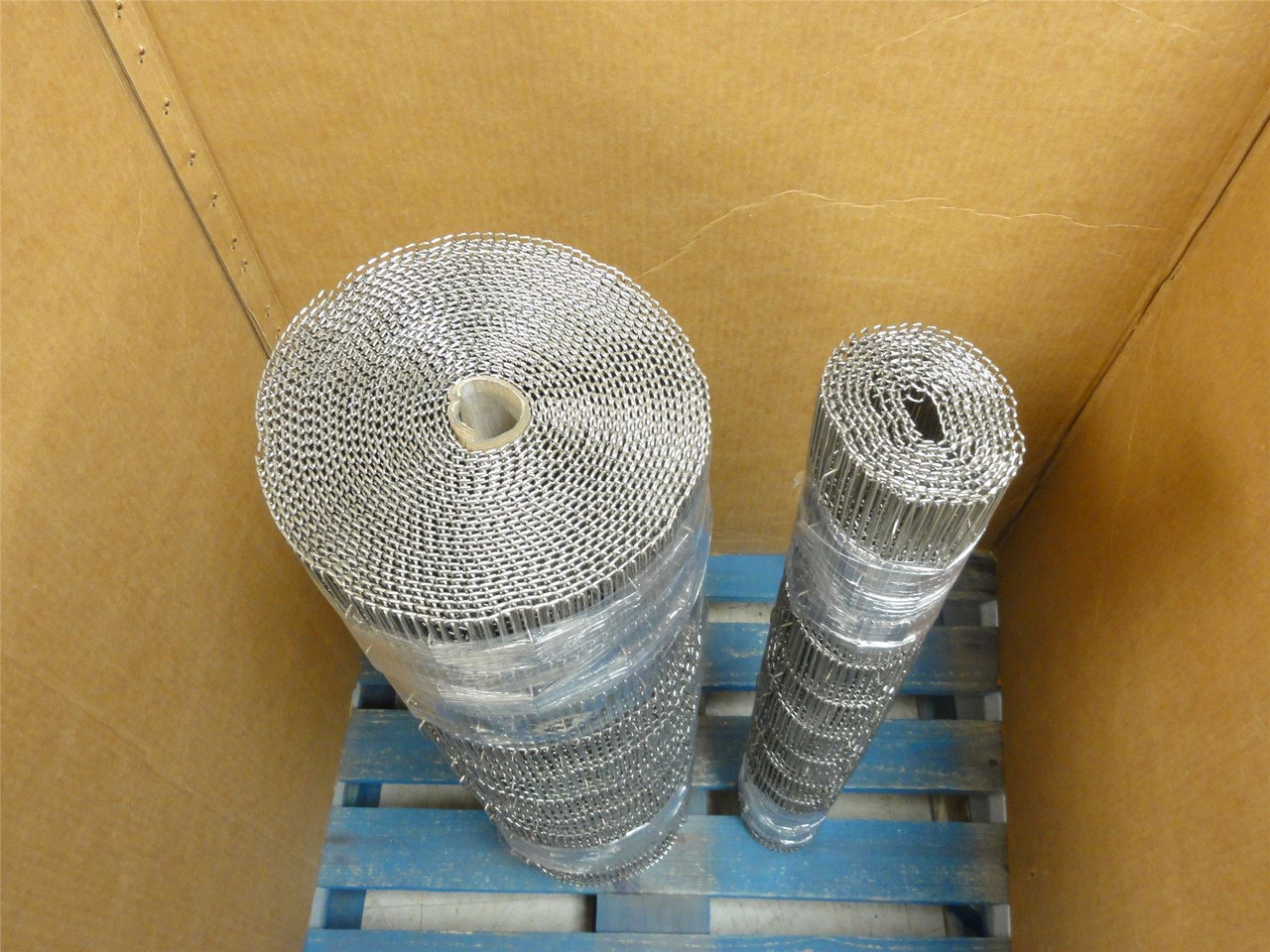 MFG- MDL-UNKN-254297; Flighted Wire Belting; SS; 32" W x 40' L