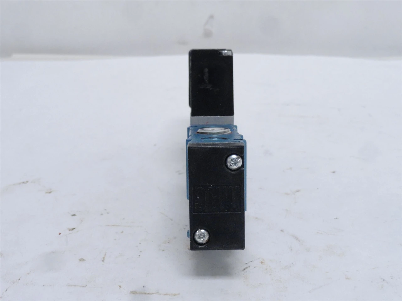 Nordson 303014; Solenoid Valve; 40-90PSI 120VAC; 5-Port