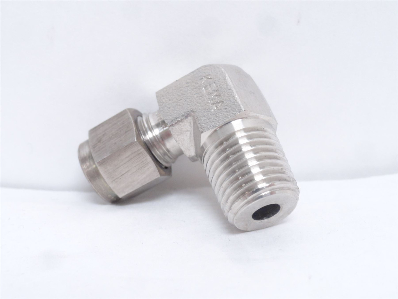 Brennan N2501-04-04-SS; Air Elbow; SS; 90Deg; 1/4" x 1/4NPT