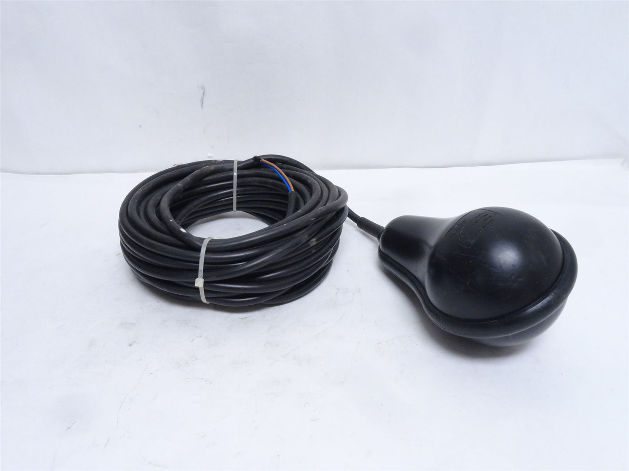 Dwyer FSW2-DNPN-50; Weatherproof Liquid Level Switch 10A; 250V