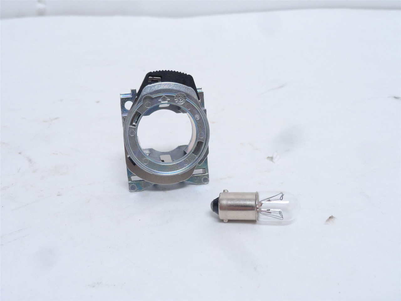 Allen-Bradley 800F-MD5C; Metal Latch Mount Lamp Module 120VAC