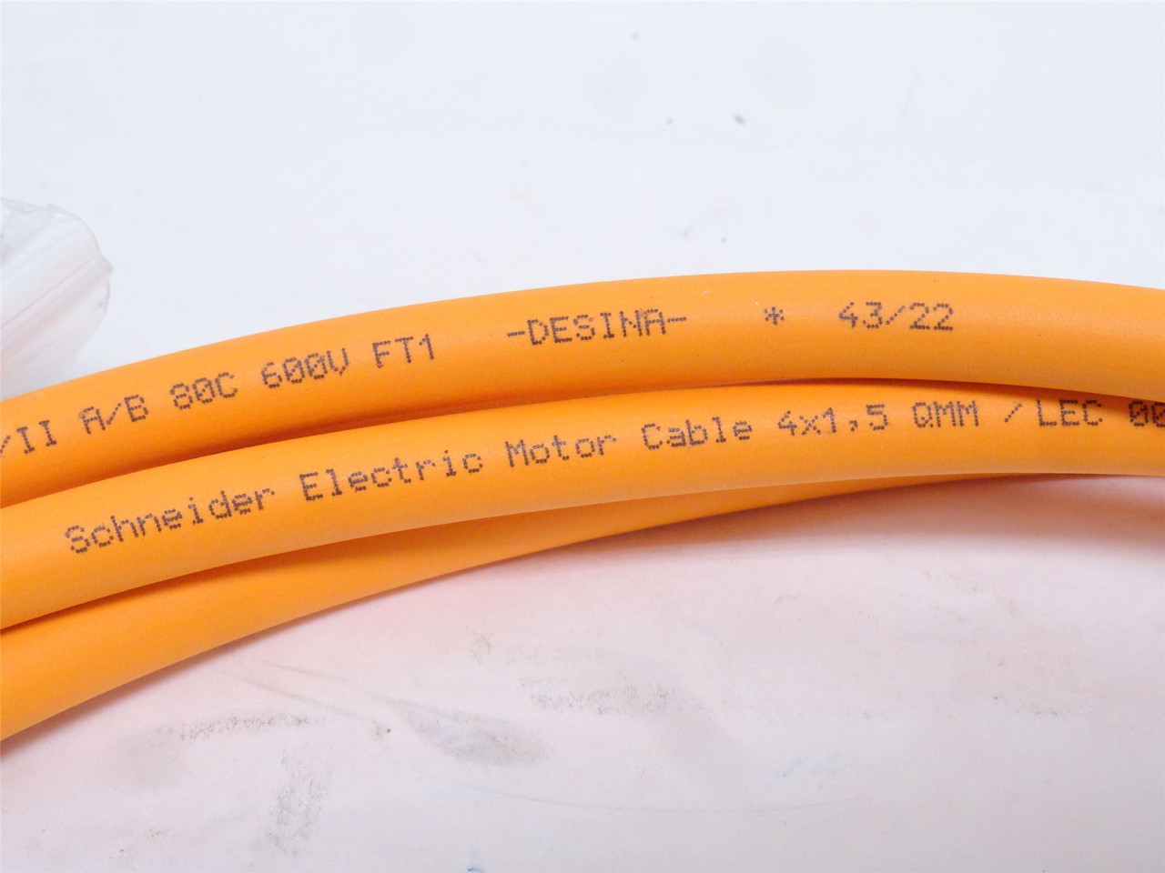Schneider VW3S5101R30; MotorCable 4x1.5 Shielded Connector 3M