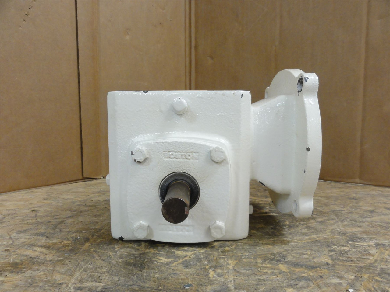 Boston Gear BKF71515KB5G; Speed Reducer; 15:1 Ratio; 0.91HP