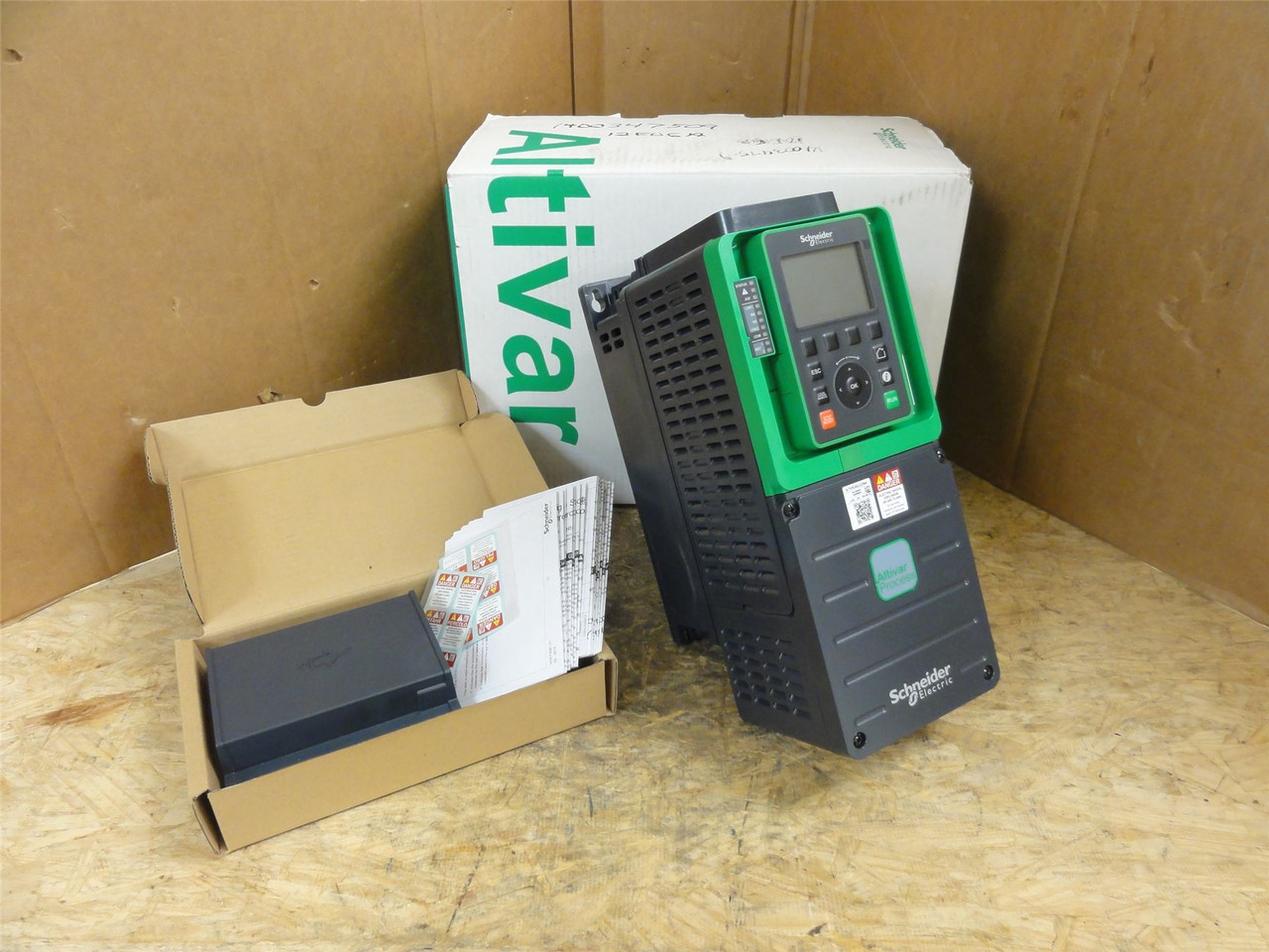 Square D ATV930U22N4; Altivar 930; AC-Drive 3HP 480VAC