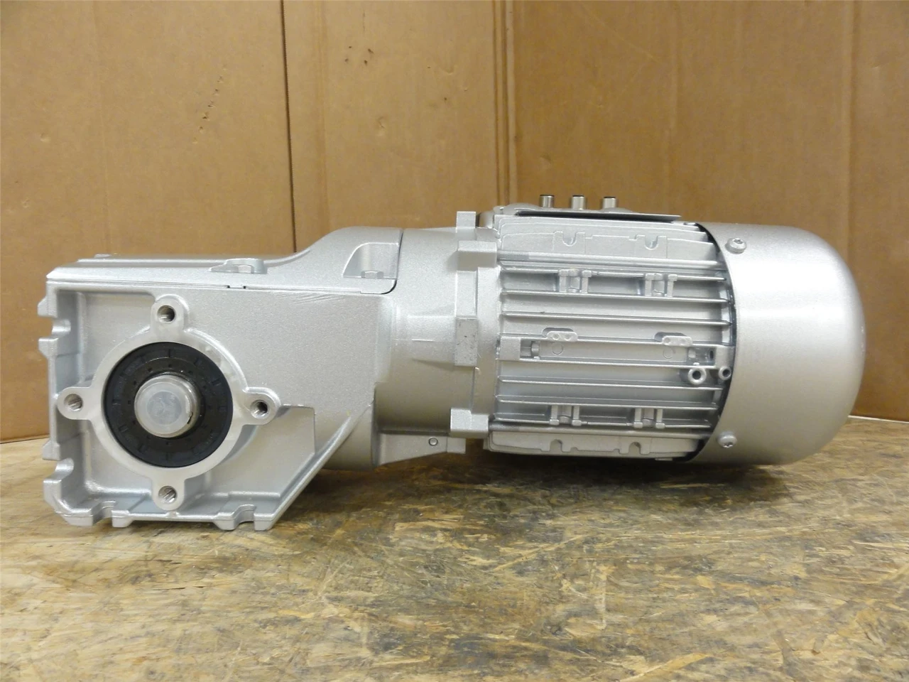 Lenze G50BB111MHAR2C; Inverter Drive Gearmotor 0.37Kw; 460VAC