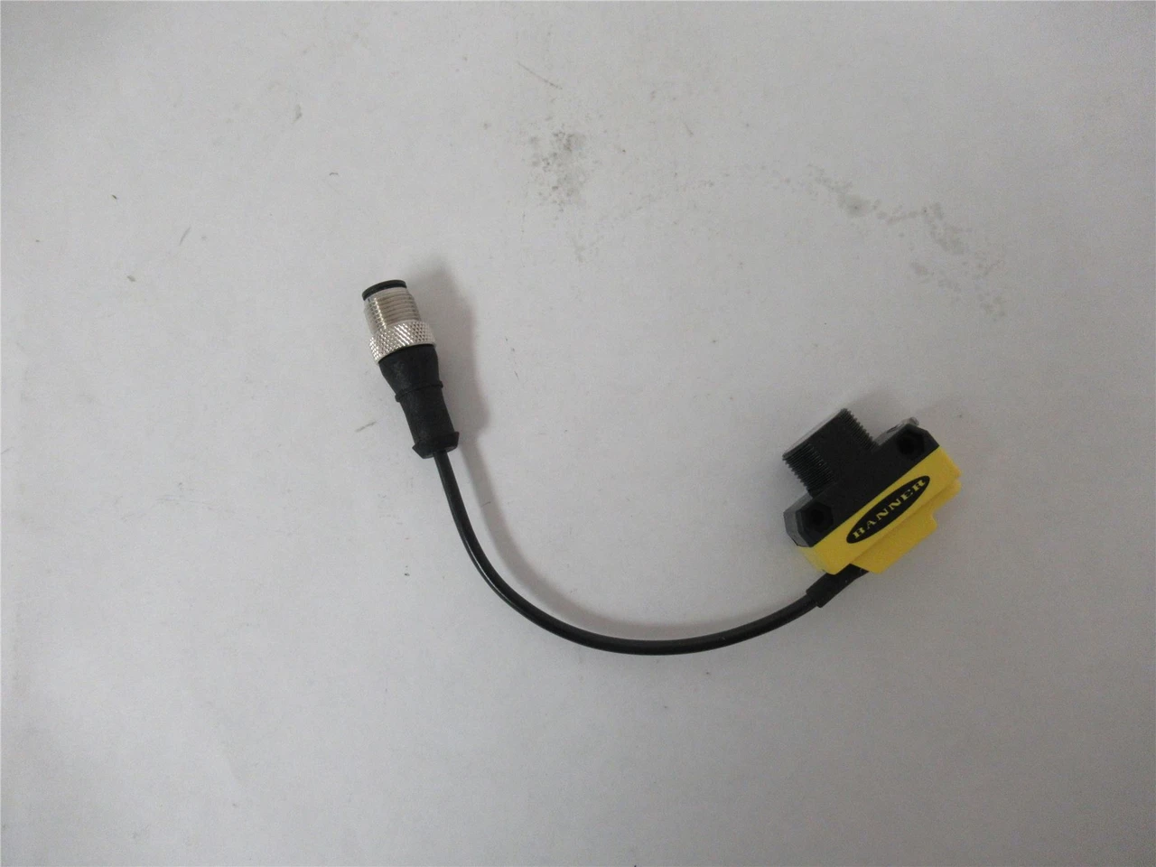 Banner QS18VP6FF100Q5; Photo Sensor 100 MM Range Cutoff