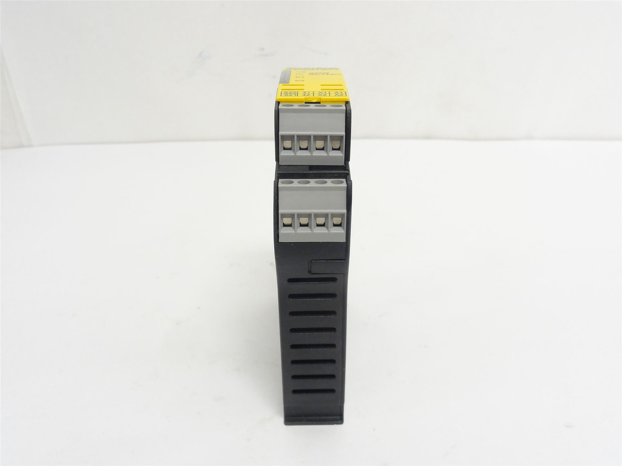 Schmersal SRB301MC-24V; Safety Controller; 24VAC/DC; 1-Signal