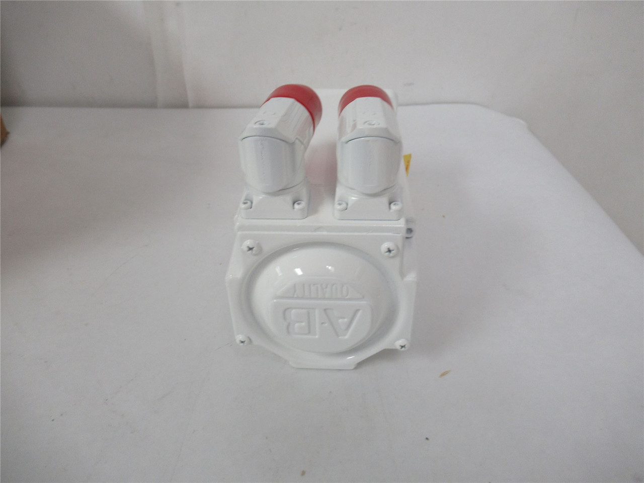 Allen-Bradley MPFB330PMJ72BA/A; Servo Motor AC 460V