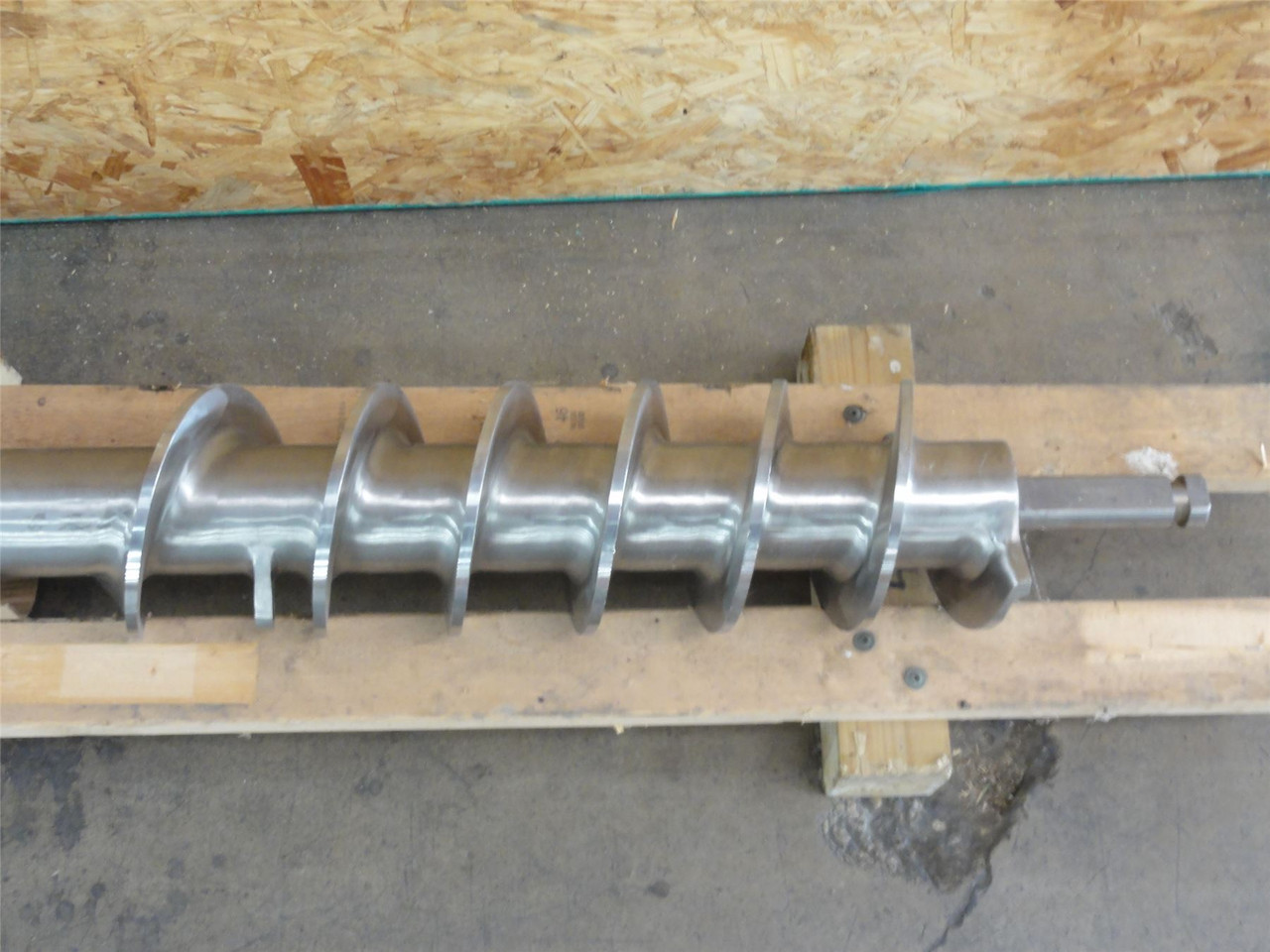 Wolfking WO784U; SS Feed Screw Size: 250mm-Recoditioned