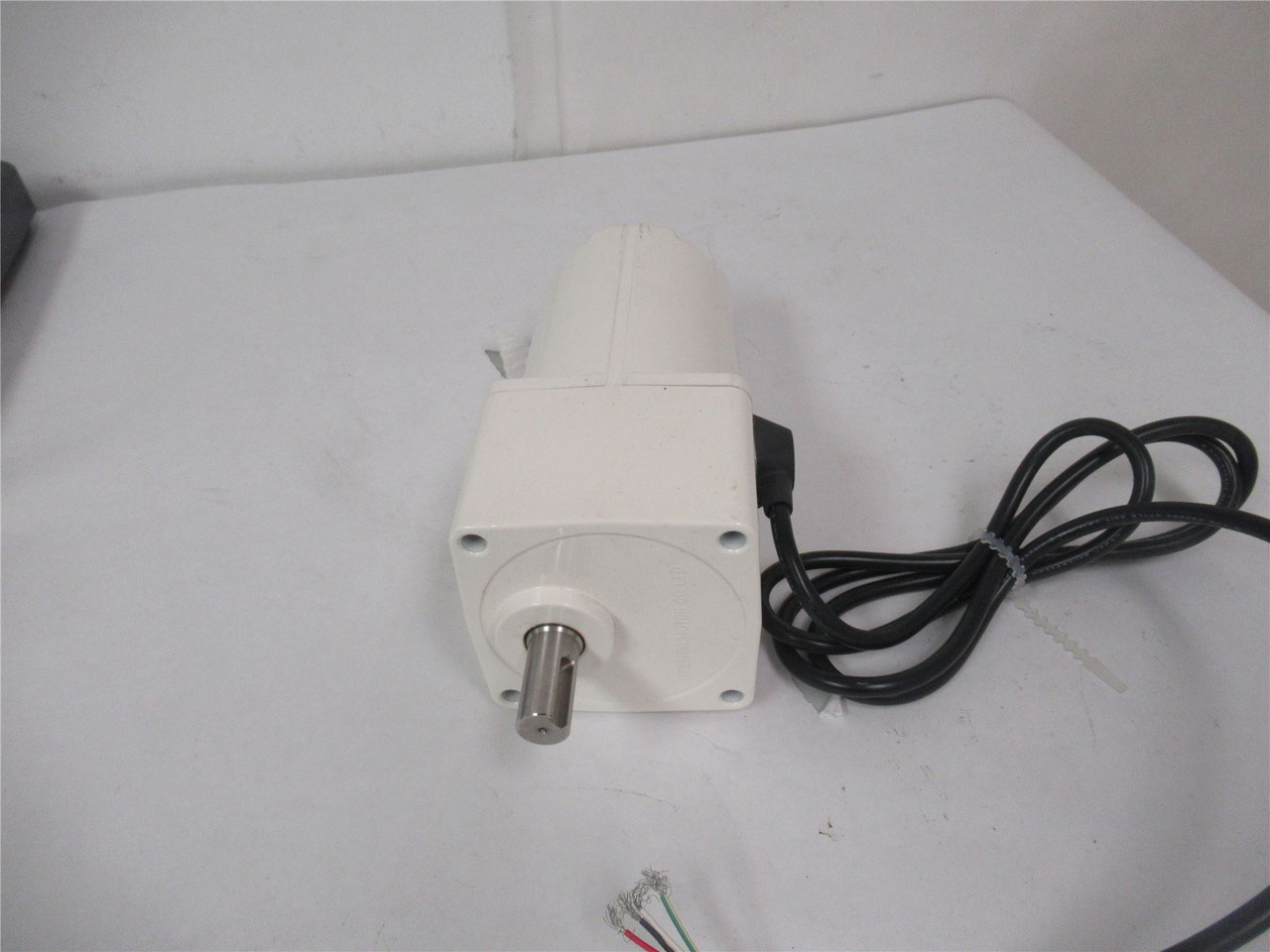 Oriental Motor FPW690S26; MotorGearbox 90W 230V 3Ph 6:1 Ratio