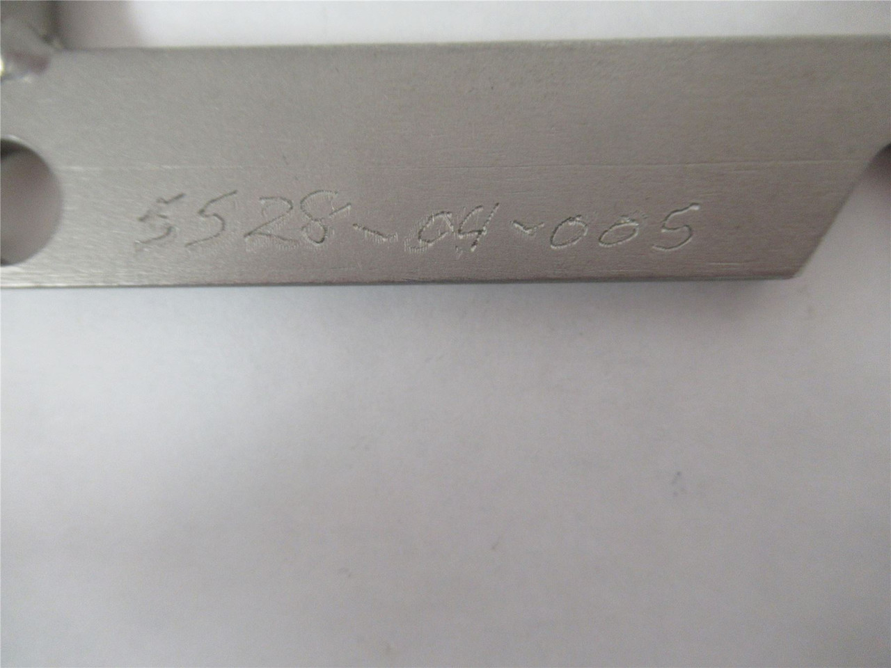 Bradman Lake Inc 5528004005; Latch Carton Closer