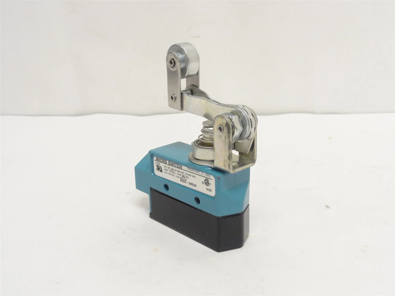 Honeywell BZE6-2RQ28; Snap Action Limit Switch; 15A; 250VAC