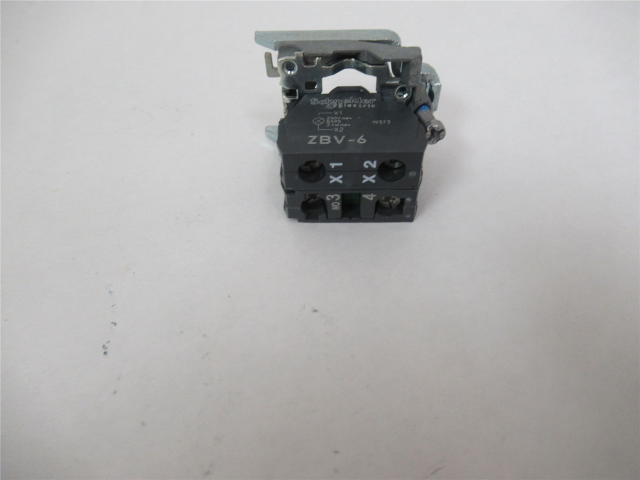 Schneider ZB4BW061; CONFIG SWITCH LAMP SOCKET 250V w/ZBE-101
