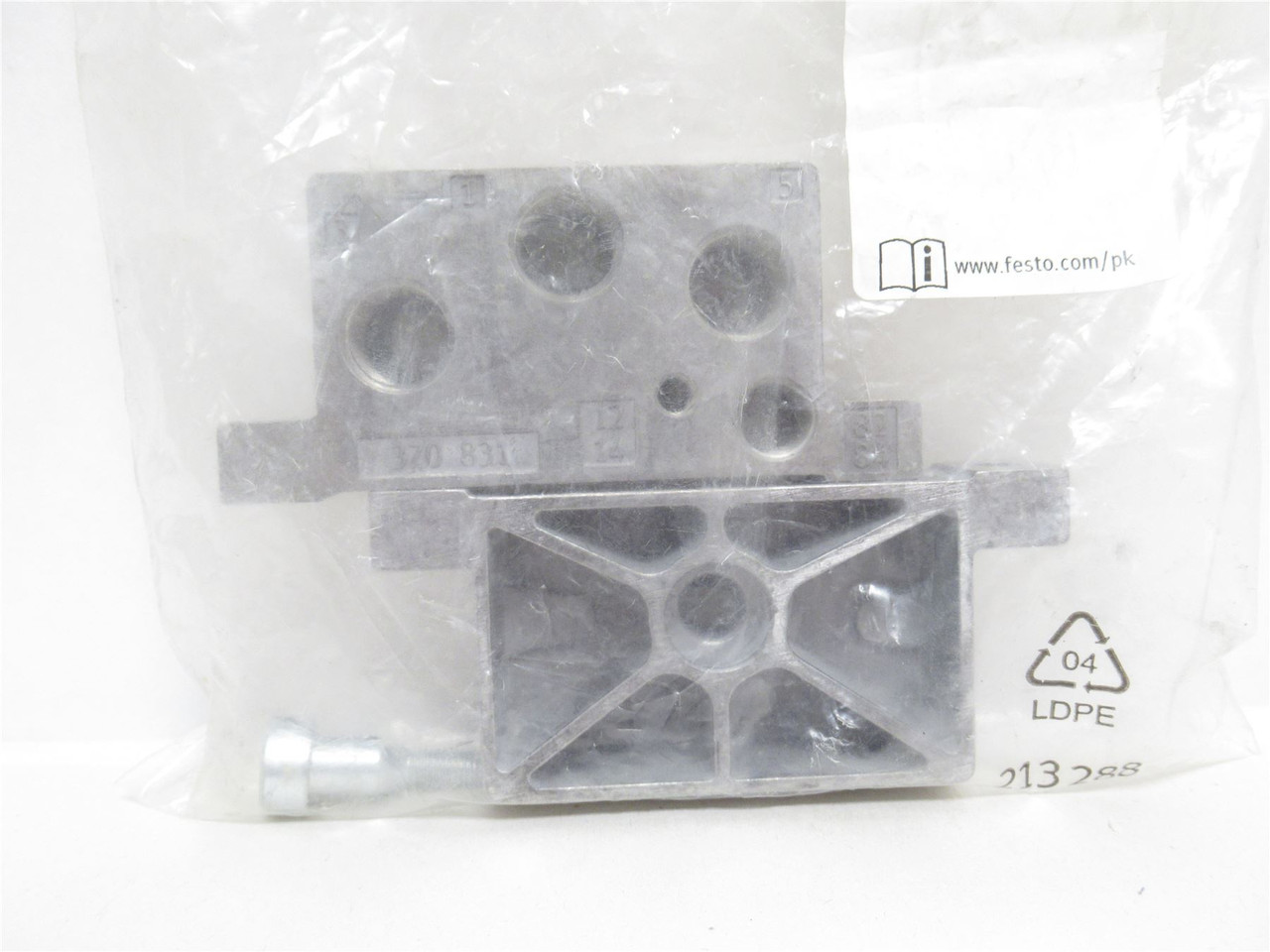 Festo EP-ME-1/8; End Plate Kit 33407; 1/8NPT Port Size