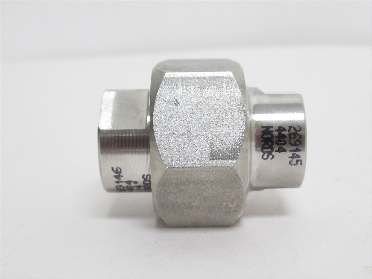 Industry-Std 1LUE5; Pipe Union; SS-304; 1/4 FNPT; Class: 150