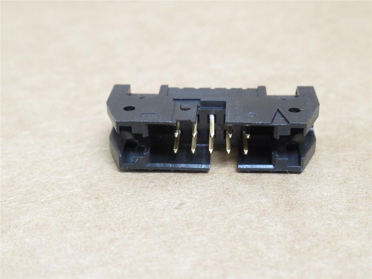 AMP 102153-1; Lot-12 Rectangular/PCB Connector; 15DP; STD