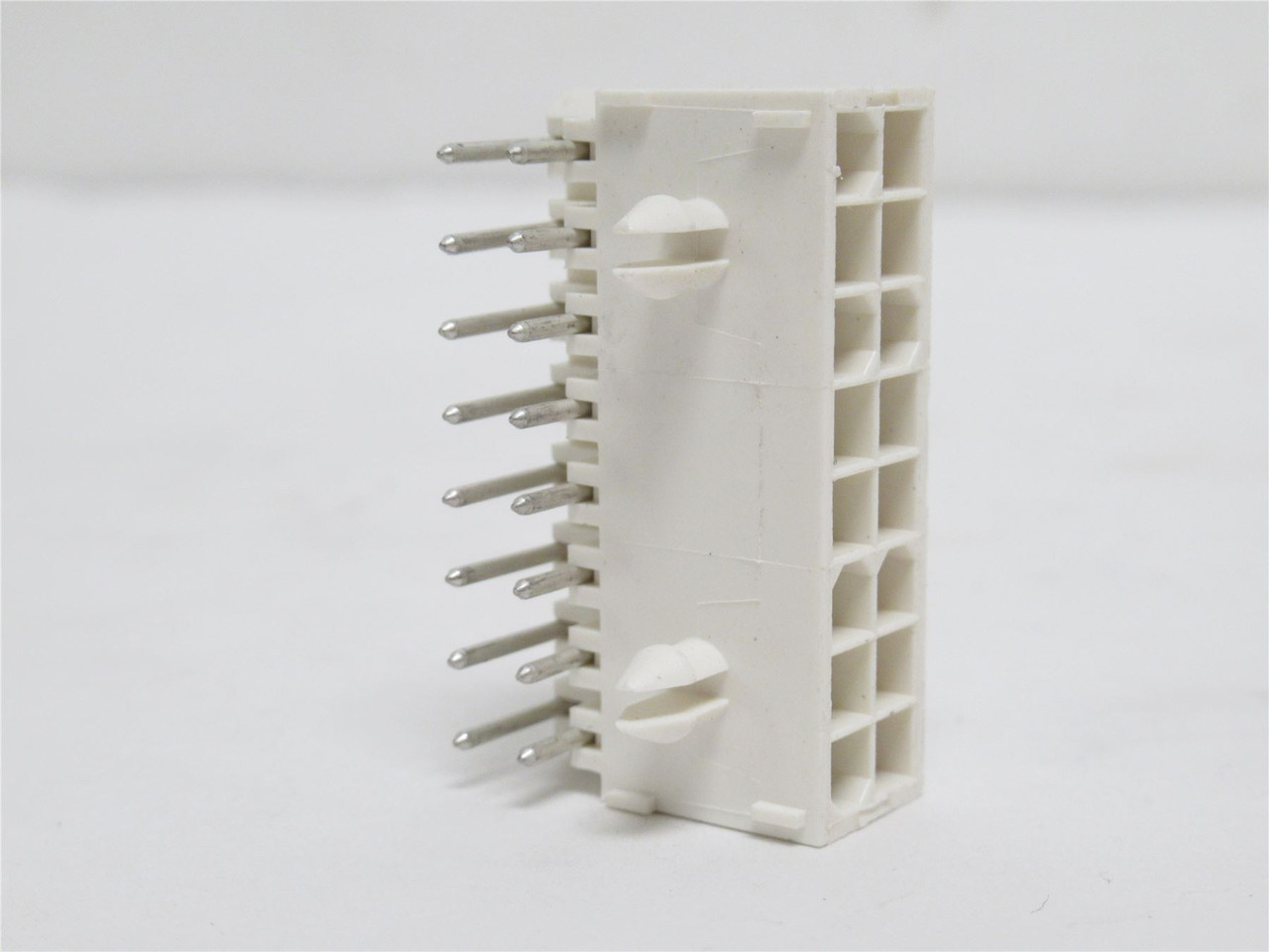 AMP 770974-1; Lot-7 Connector Header; 16Pos; 90Deg; 4.14mm