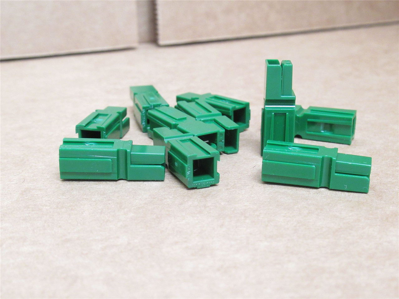 Anderson 1327G5; Lot-10 Connector Housing; Green; 1 Position