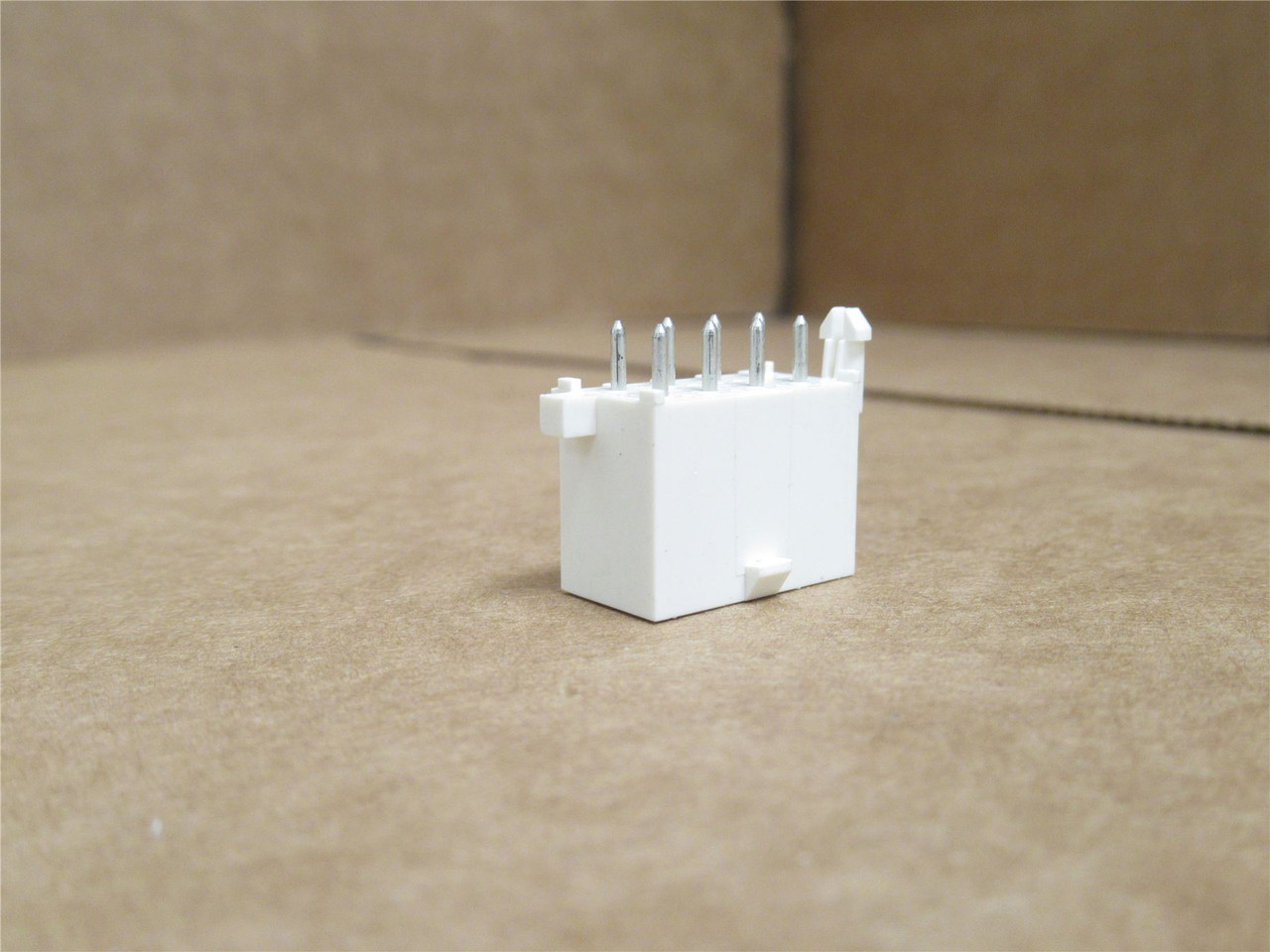 AMP 1-794065-0; Lot-5 Pin/Socket Connector 8-Pos; 2-Row; 600V