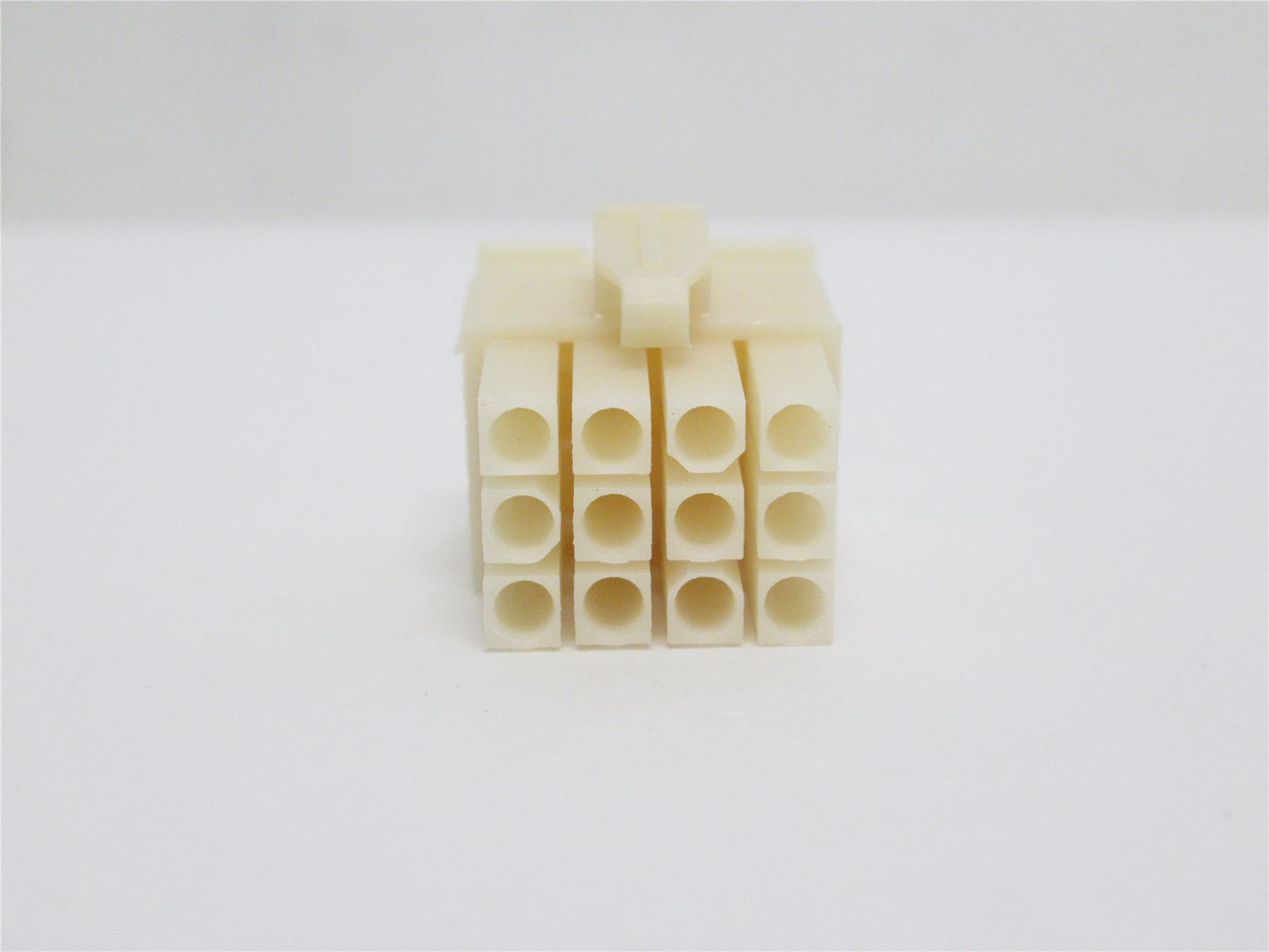 AMP 172170-1; Lot-10; Plug Connector; 12Pos; 3-Row; 600V