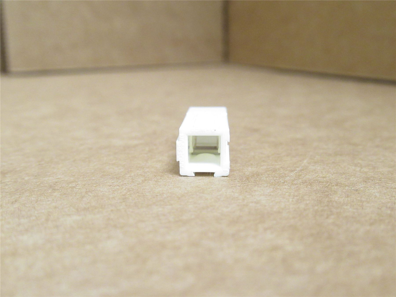 Anderson 1327G7; Lot-10 Connector Housing; White; 1 Position