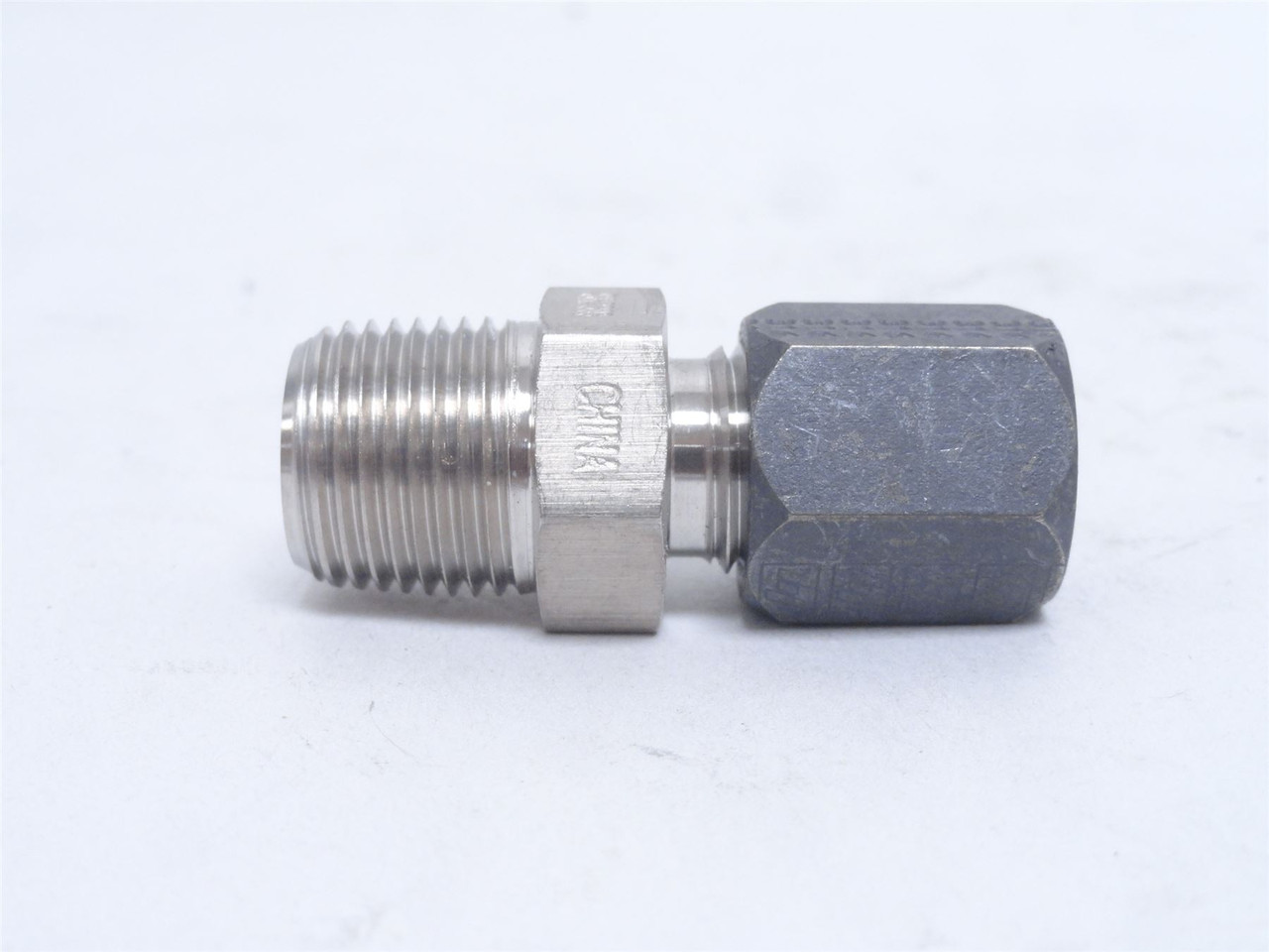 Brennan C2404-06-06-SS; Adaptor SS-316 3/8" Flareless; 3/8NPT