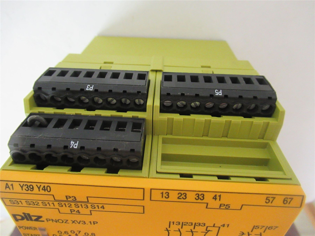 Pilz PNOZXV31P; Safety Relay 30/24-240VACDC 3NO 1NC 2NO