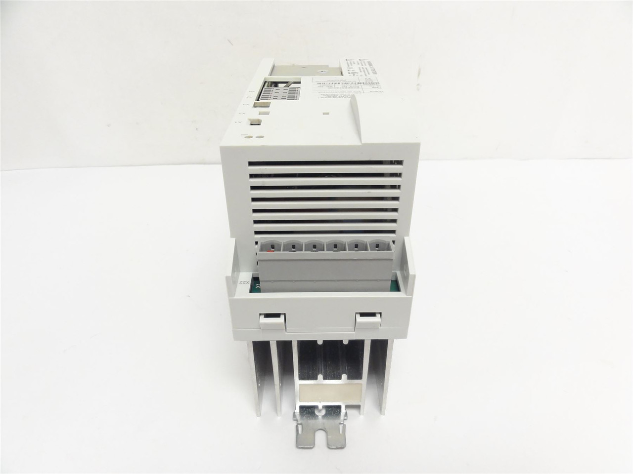 Lenze ECSEE012C4B; Servo-Drive Controller 400/480VAC; 9.6A In