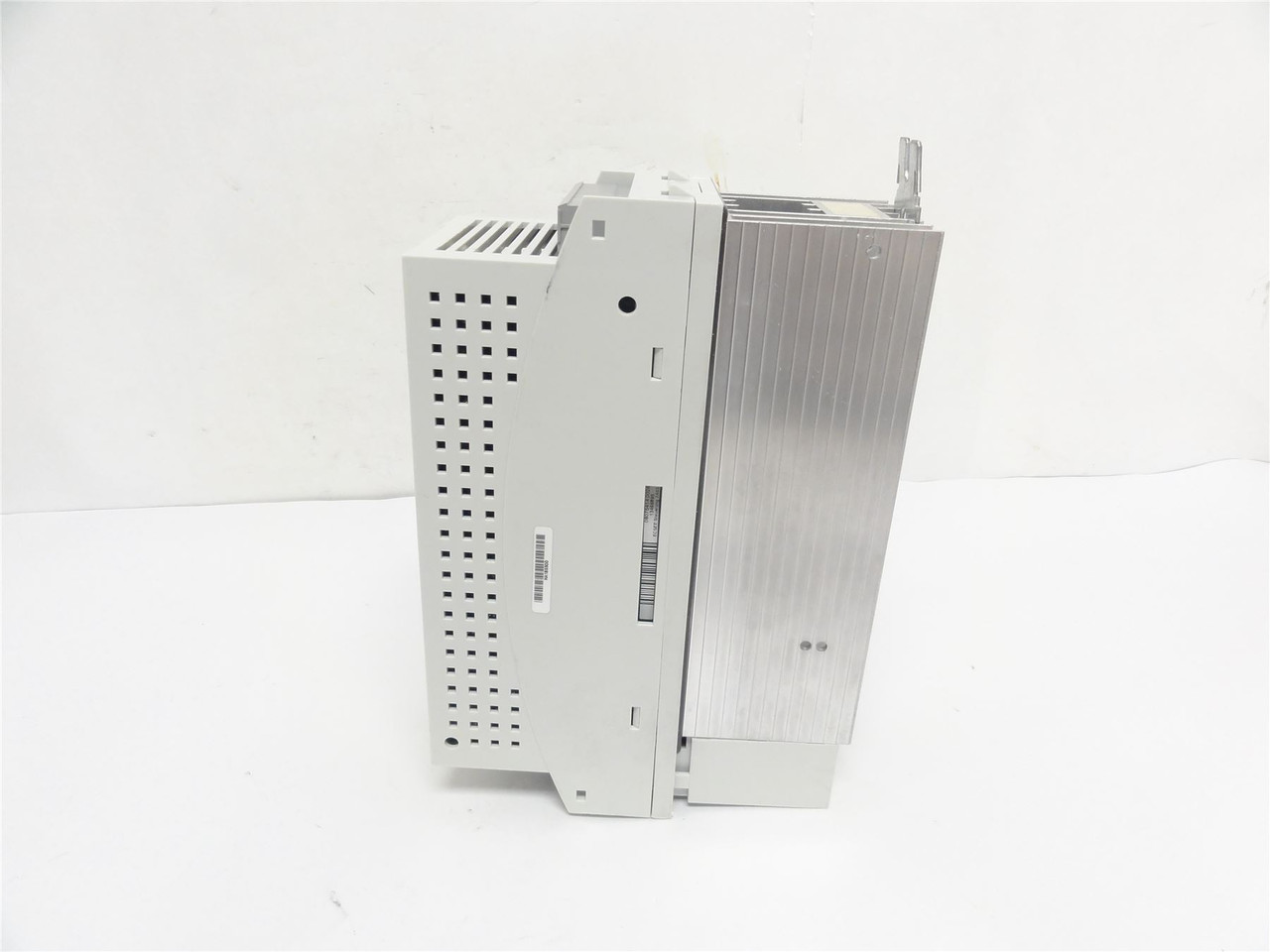Lenze ECSEE012C4B; Servo-Drive Controller 400/480VAC; 9.6A In