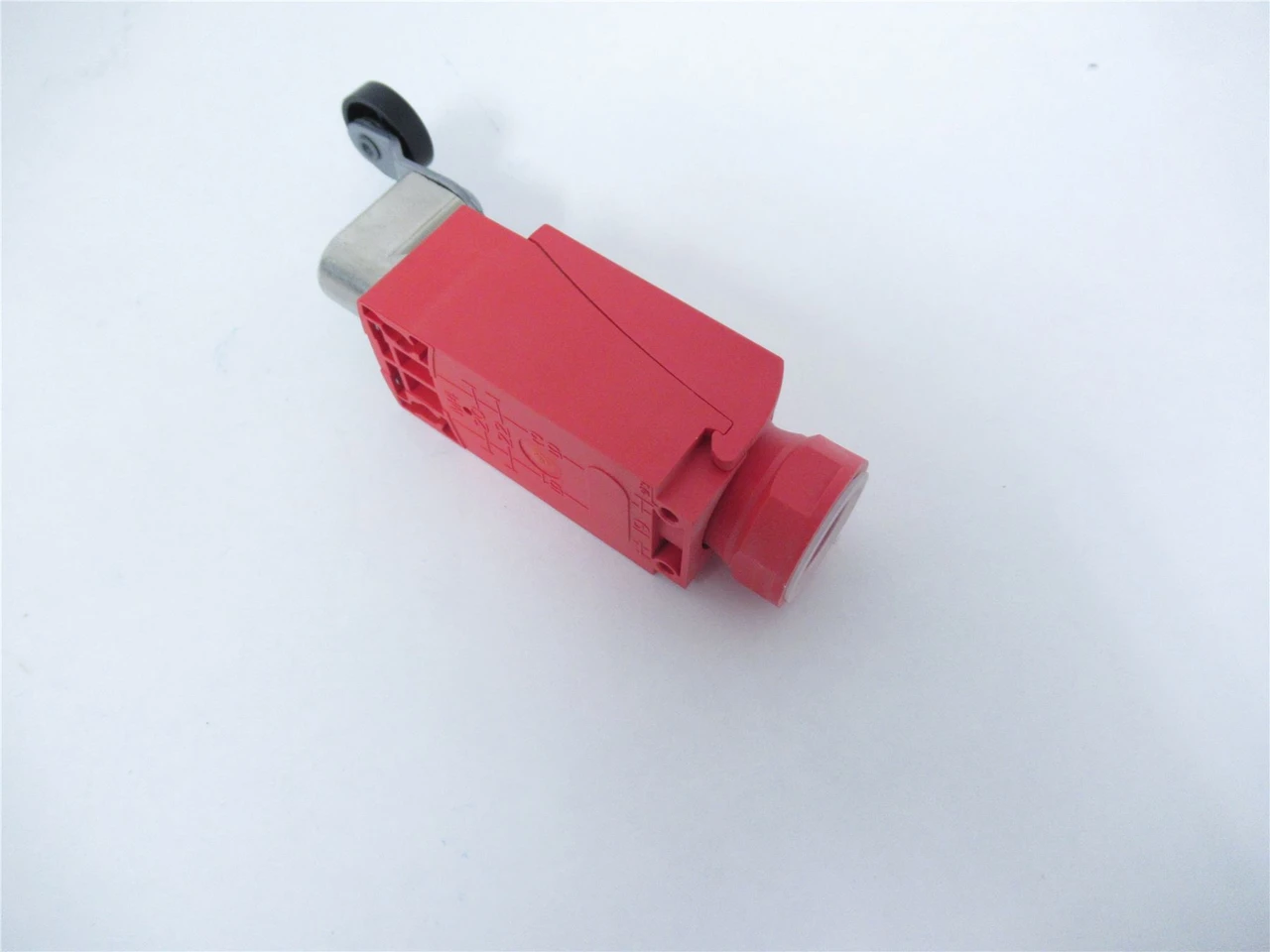 Telemecanique XCSP3918N12; SWITCH SNAP ACT 3PST 1.5A 240V