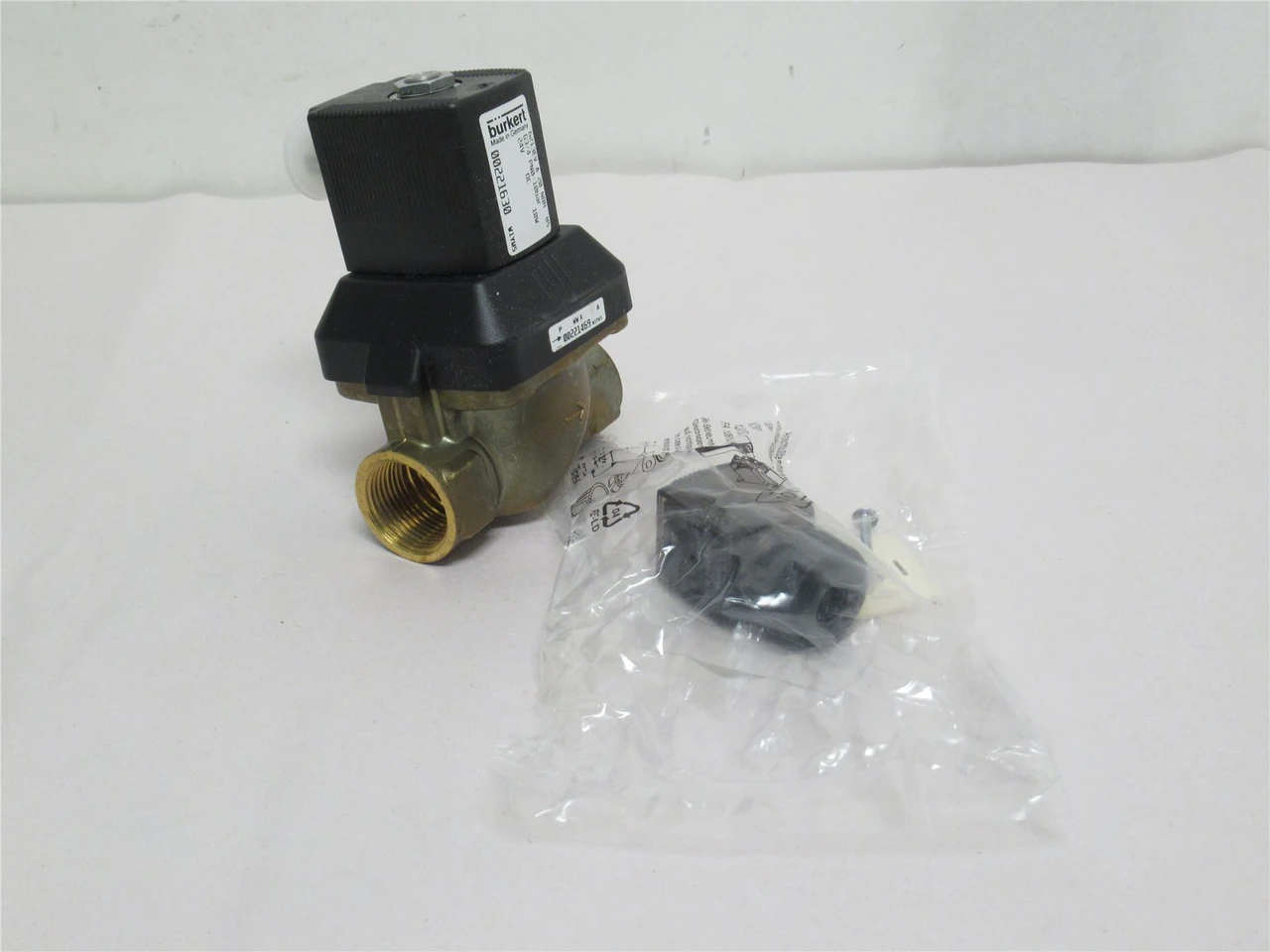 Burkert 00221630_; Solenoid Valve 10BAR 2/2 Way 3/4NPT 24VDC