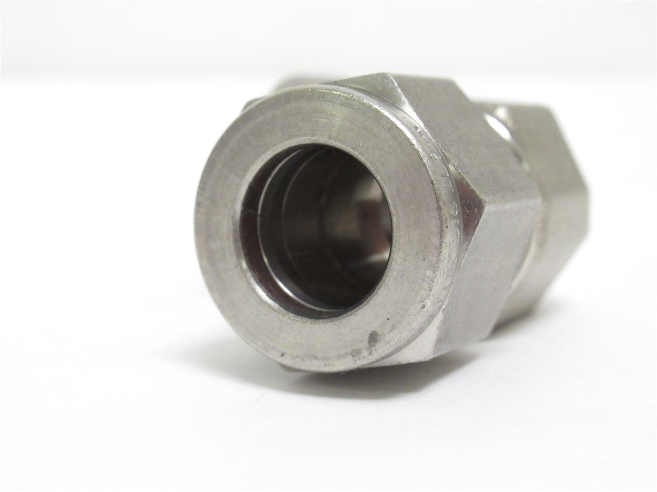 Swagelok SS-810-8-6; Elbow; 90Deg; SS-316; 1/2" x 3/8FNPT