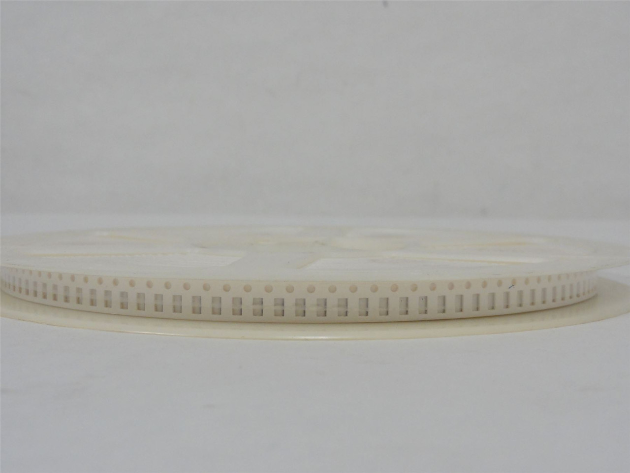 Vishay CRCW1206100RJNEA; Lot-3800 Thick Film Chip Resistors