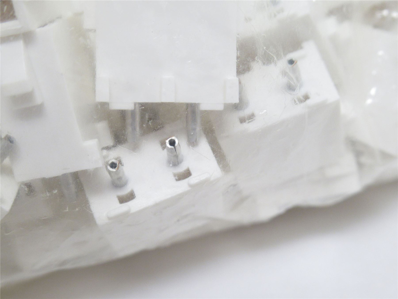 AMP 350786-3; Lot-95 Connector Headers; Male; 2-Position