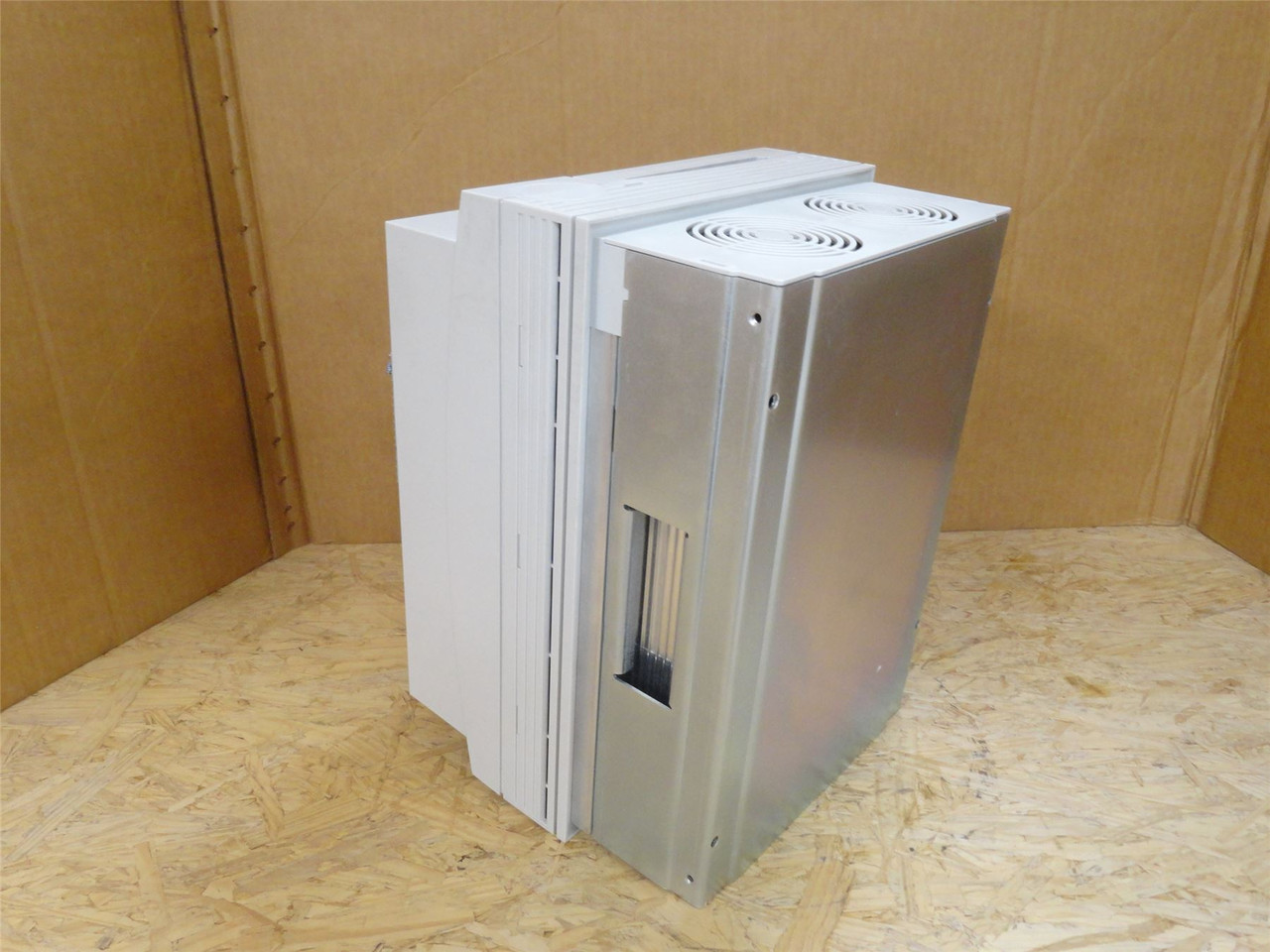 Lenze EVS9329-EPV100; Servo Drive 480VAC 53A 44KvA Input
