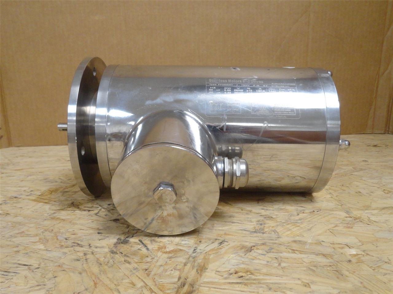 Dertec FP2SS801-4-TENV; AC Motor SS; 0.55kW; 265/460V; 1740RPM