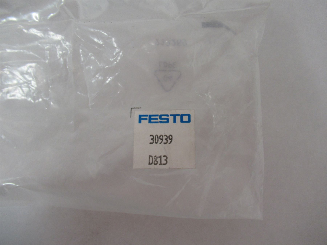 Festo 30939; Plug Socket with Cable KMV-1-24DC-2;5-LED