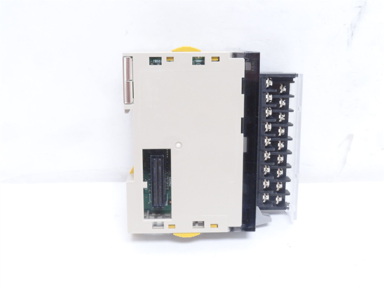 Omron CJ1W-OD202; Digital Output Unit 24VDC; 8-Transistor Out
