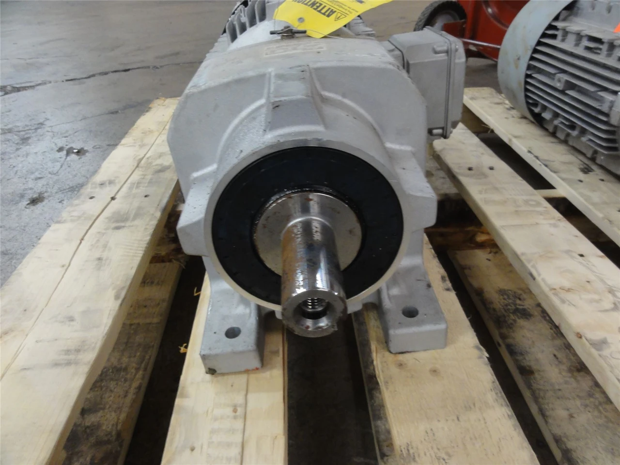 Nord SK132SP/4 CUS TW; MotorGearbox 7.5HP 230/460 4.61:1 ratio